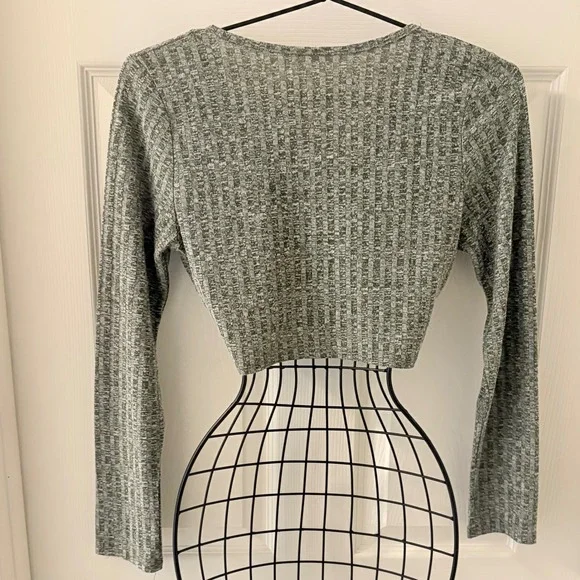 Chocolate Olive Green Ribbed Twist Front Crop Top Womens L Long Sleeve Stretch - Picture 3 of 7